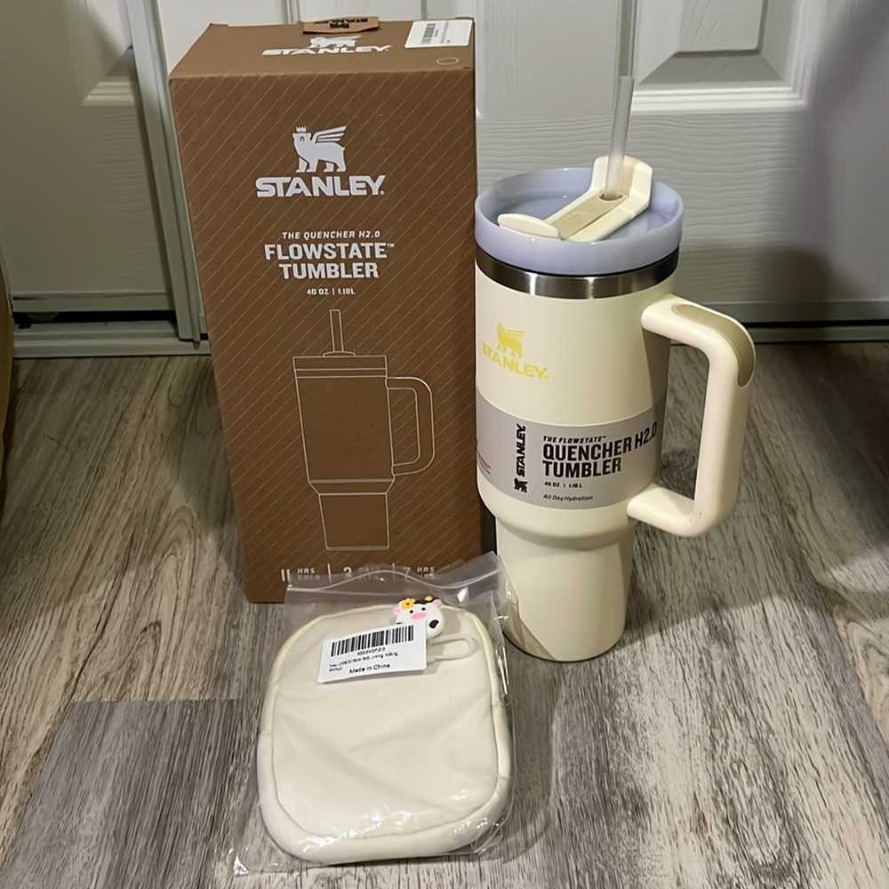 Free accessories with Stanley Tumbler 40oz Dune Color - Picture 3 of 4